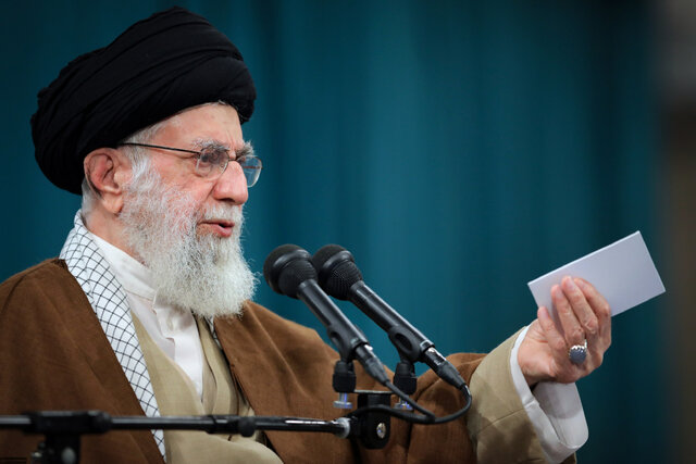 حضرت آیت الله خامنه ای: آمریکا جنایت غزه را مدیریت می کند