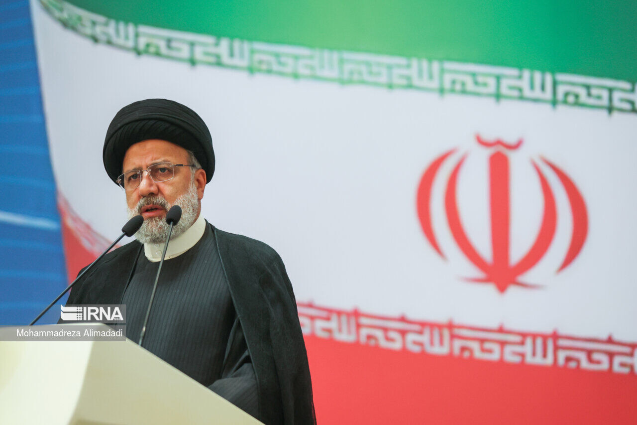 رییس جمهور: پای شعار نه شرقی نه غربی ایستاده‌ایم