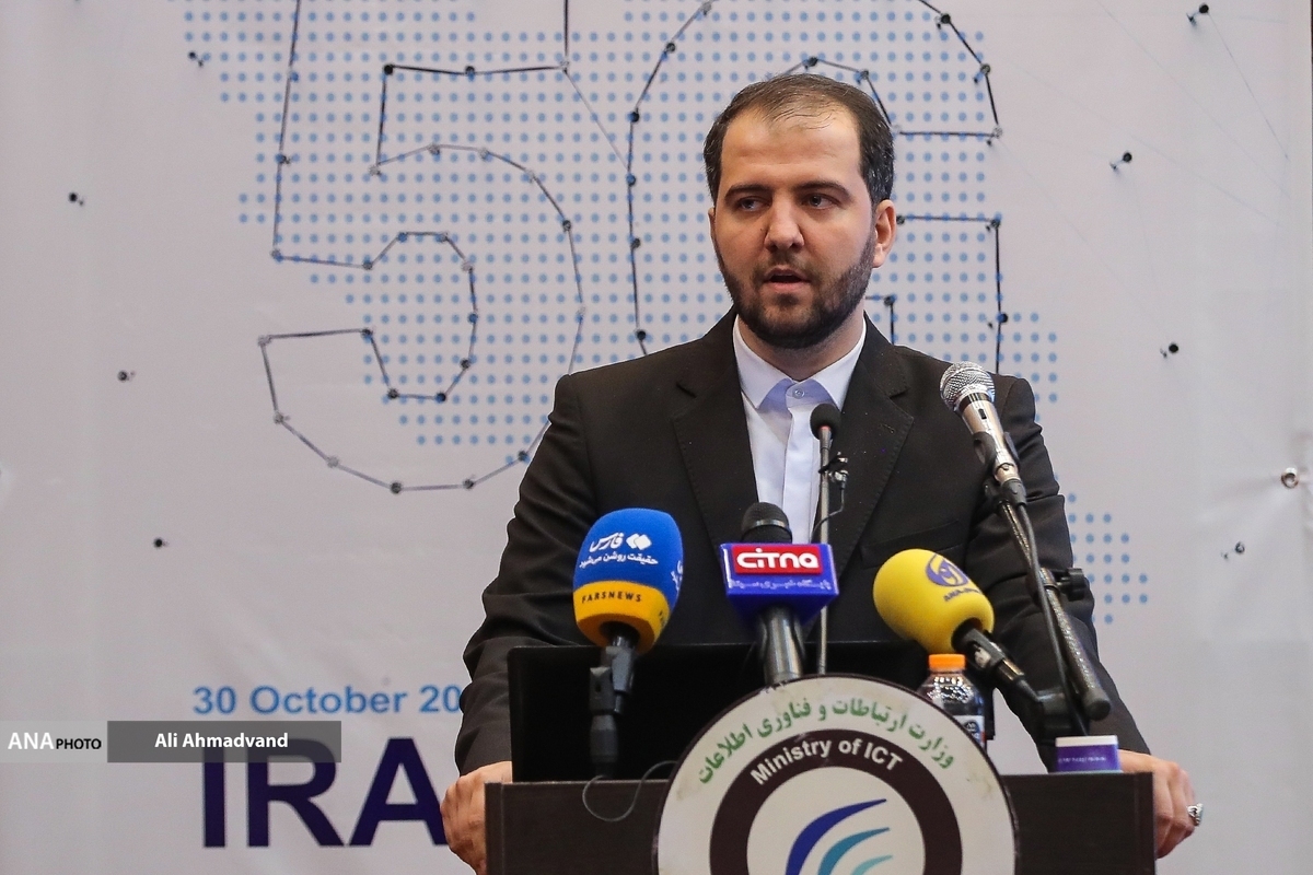 اینترنت ماهواره‌ای بهترین راه ارتباطی در نقاط دور دست کشور است +فیلم