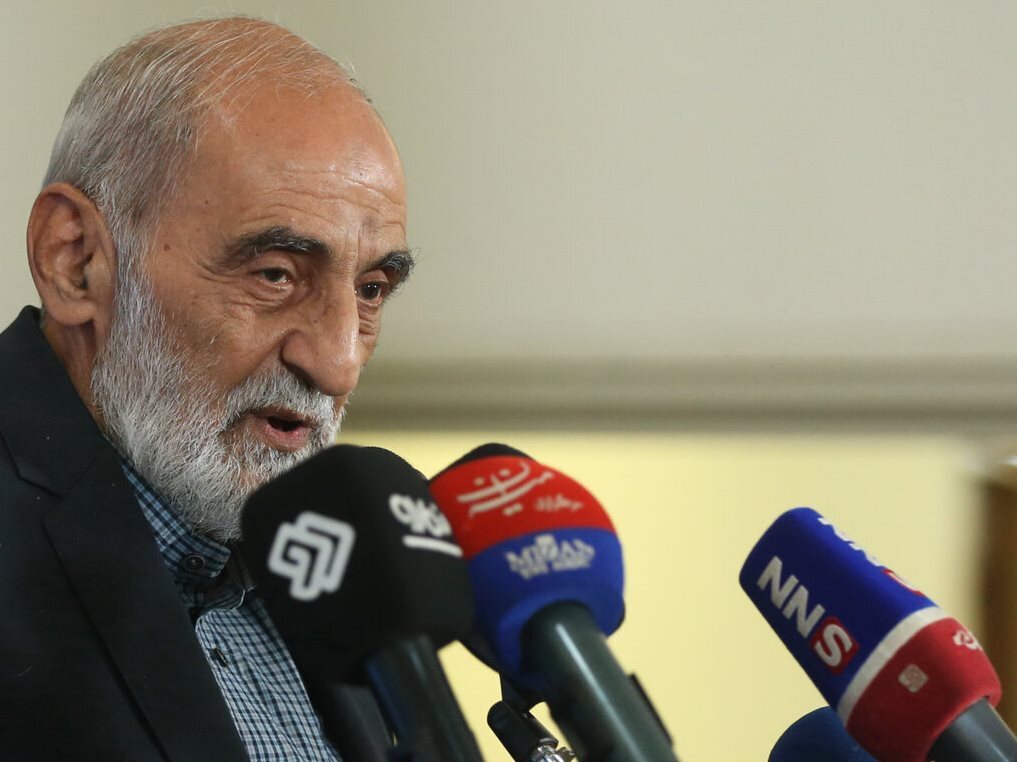 حسین شریعتمداری: بیانیه روسیه با اعراب درمورد جزایر سه گانه غیر از نفاق و دورویي در سیاست خارجی کشور چه نام دیگری می‌تواند داشته باشد؟