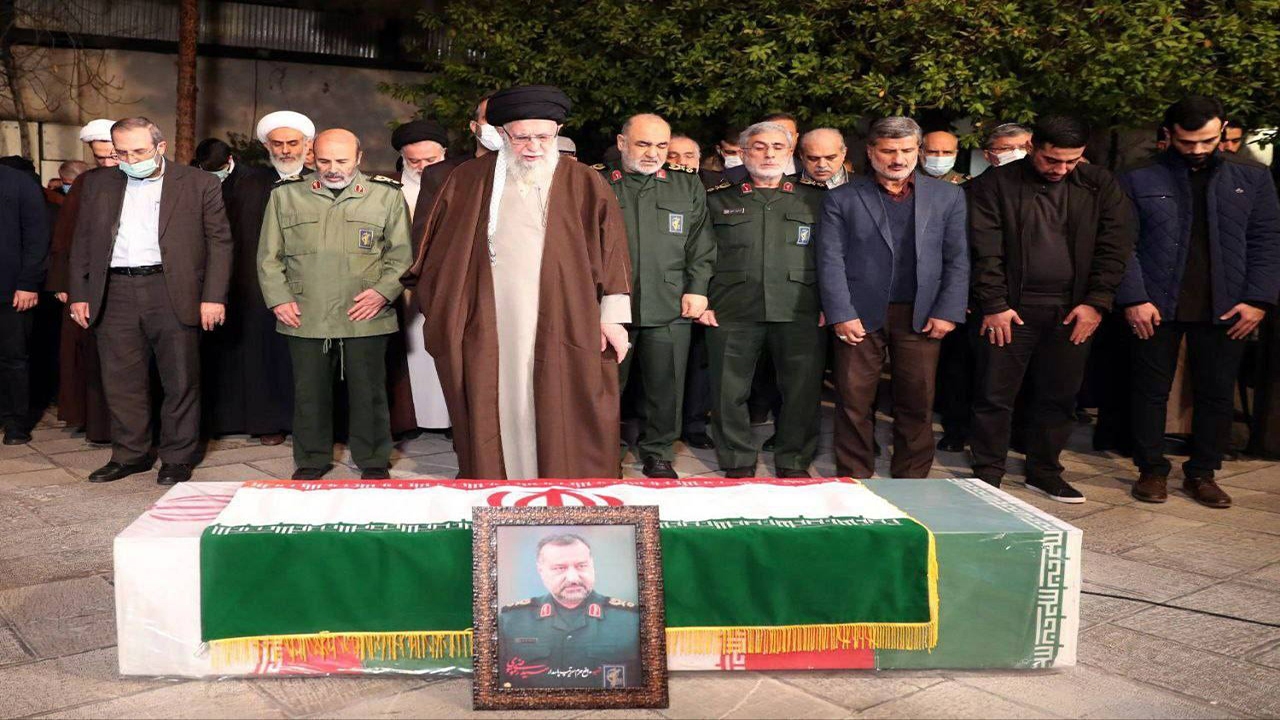 اقامه نماز رهبر انقلاب بر پیکر سردار شهید سیدرضی موسوی