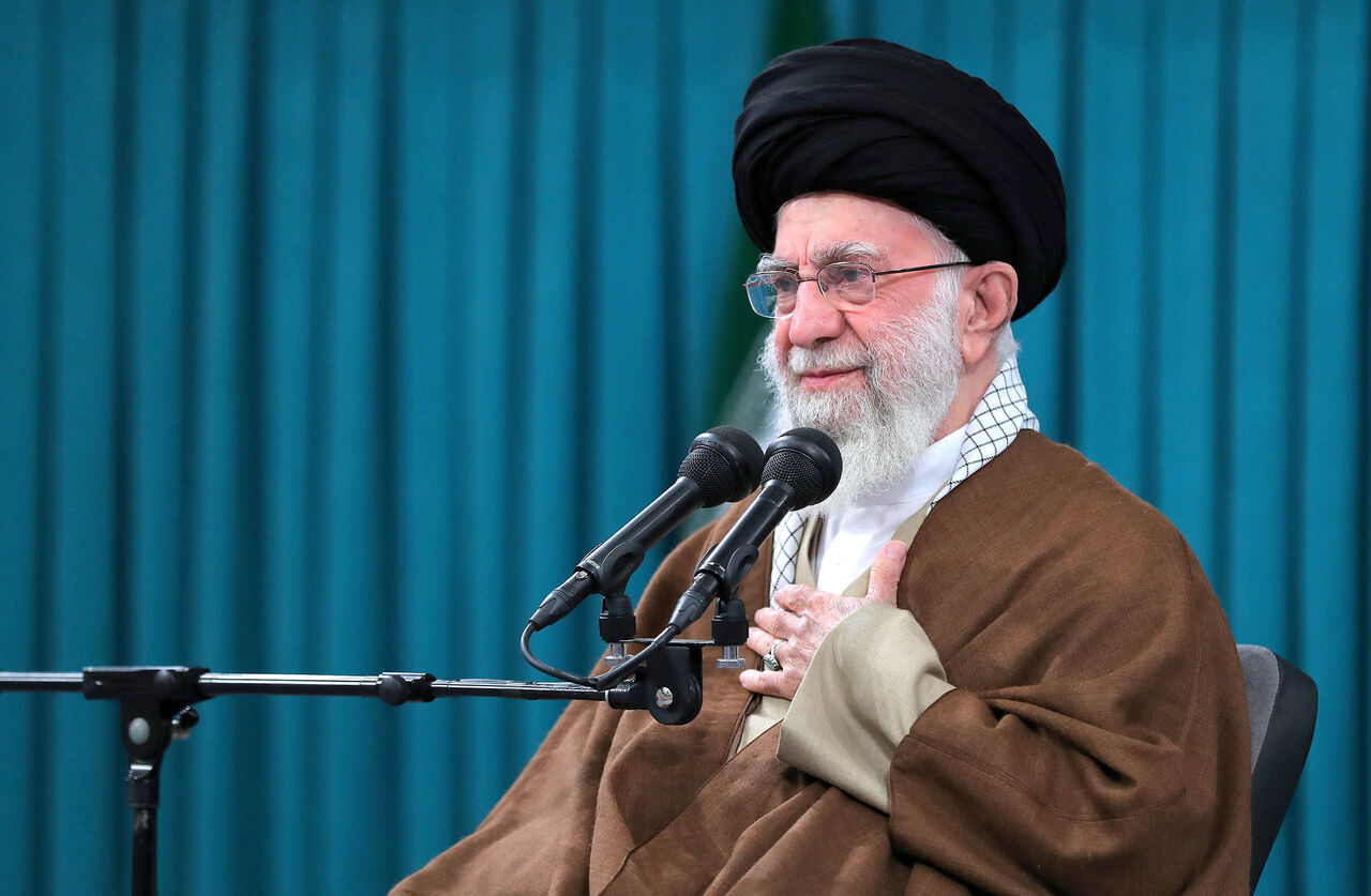 رهبر انقلاب: شهدا، هویت ملت ایران هستند که نباید فراموش شوند