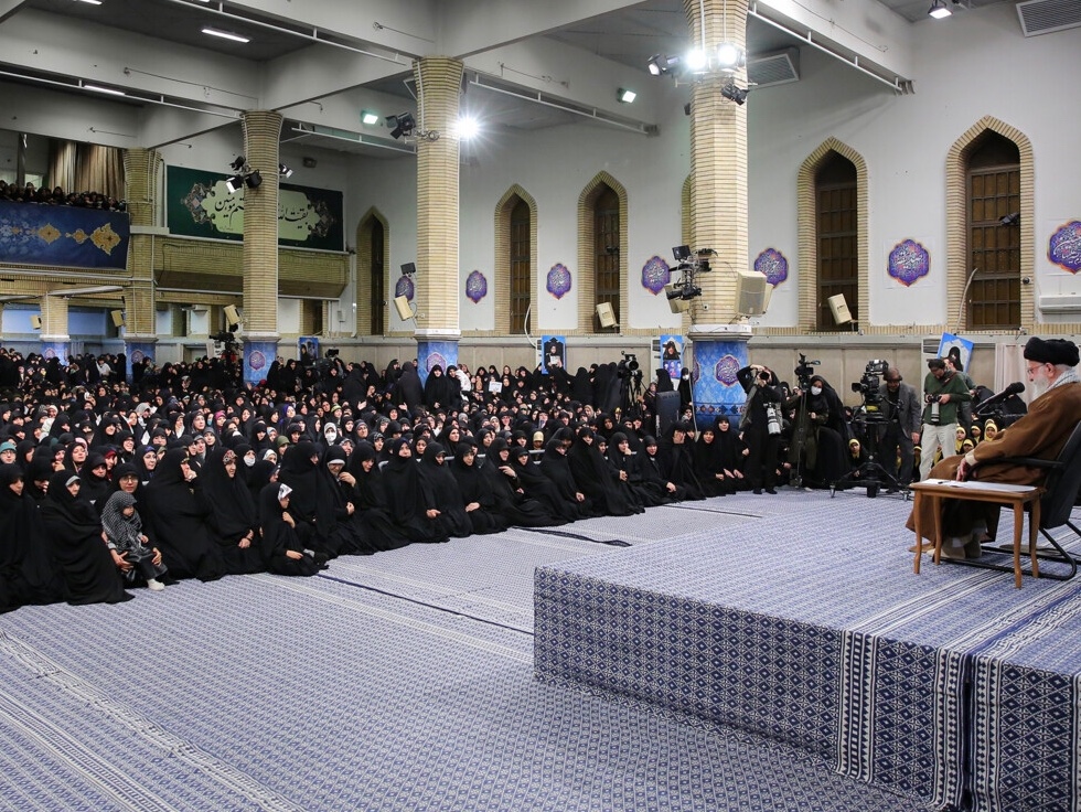 رهبر انقلاب: حضور زنان در مشاغل مدیریتی محدودیتی ندارد/ ملاک شایسته‌سالاری است