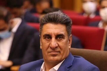 فردی که روی کول افشاریان پرید که بود؟