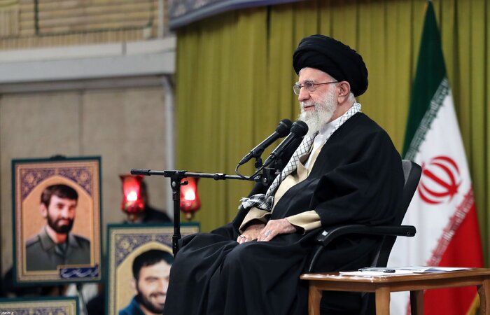 رهبر انقلاب: کشورهای اسلامی باید شریان‌های حیاتی رژیم صهیونیستی را قطع کنند