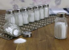 نمک اضافی چگونه به کلیه‌ها آسیب می‌زند