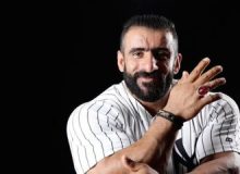 عکس‌| پهلوان، کوروش کمپانی را انتخاب کردیم؛ آیفون ما کو؟