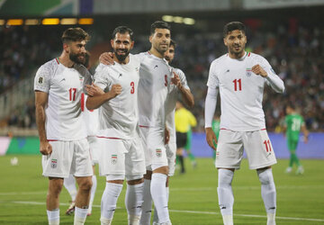 عکس| رونمایی از پوستر بازی ایران – ترکمنستان با لژیونرها