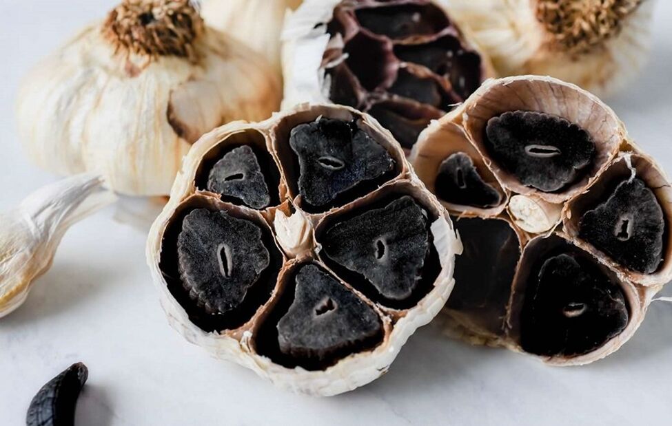 طرز تهیه سیرسیاه – سیر سیاه چگونه تهیه میشود؟