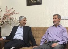 عکس| وزیر ورزش در منزل محمد مایلی‌کهن
