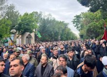 عبور پیکر شهدای خدمت از میان خیل جمعیت
