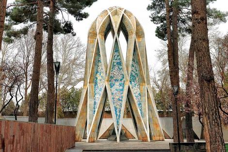 روز خیام؛ همان رباعی‌سرای خودمان نه خیامی و نه خوش‌گذران سریال حشاشین!