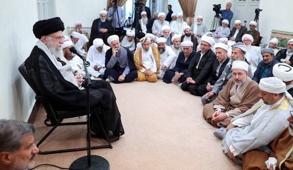 رهبر انقلاب در دیدار علمای اهل سنت:  موضوع وحدت نه یک تاکتیک بلکه یک اصل قرآنی است