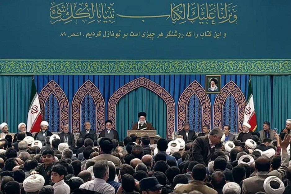 رهبر انقلاب: شرط حل مشکلات و پیشرفت، اعتماد به خدا و ورود به میدان است