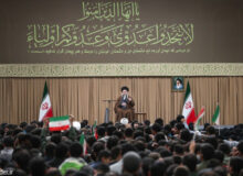 رهبر انقلاب: ۱۳ آبان باید در تاریخ و حافظه ملی بماند/ اختلاف ایران و آمریکا ذاتی است