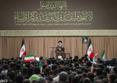 رهبر انقلاب: ۱۳ آبان باید در تاریخ و حافظه ملی بماند/ اختلاف ایران و آمریکا ذاتی است