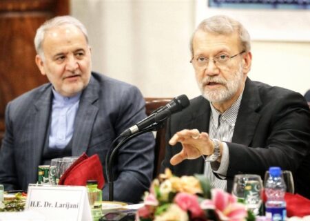 لاریجانی: مذاکرات واقعی را می‌پذیریم نه تصنعی