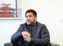 دبیر: دست تک تک بچههای زحمتکش صداوسیما را میبوسم