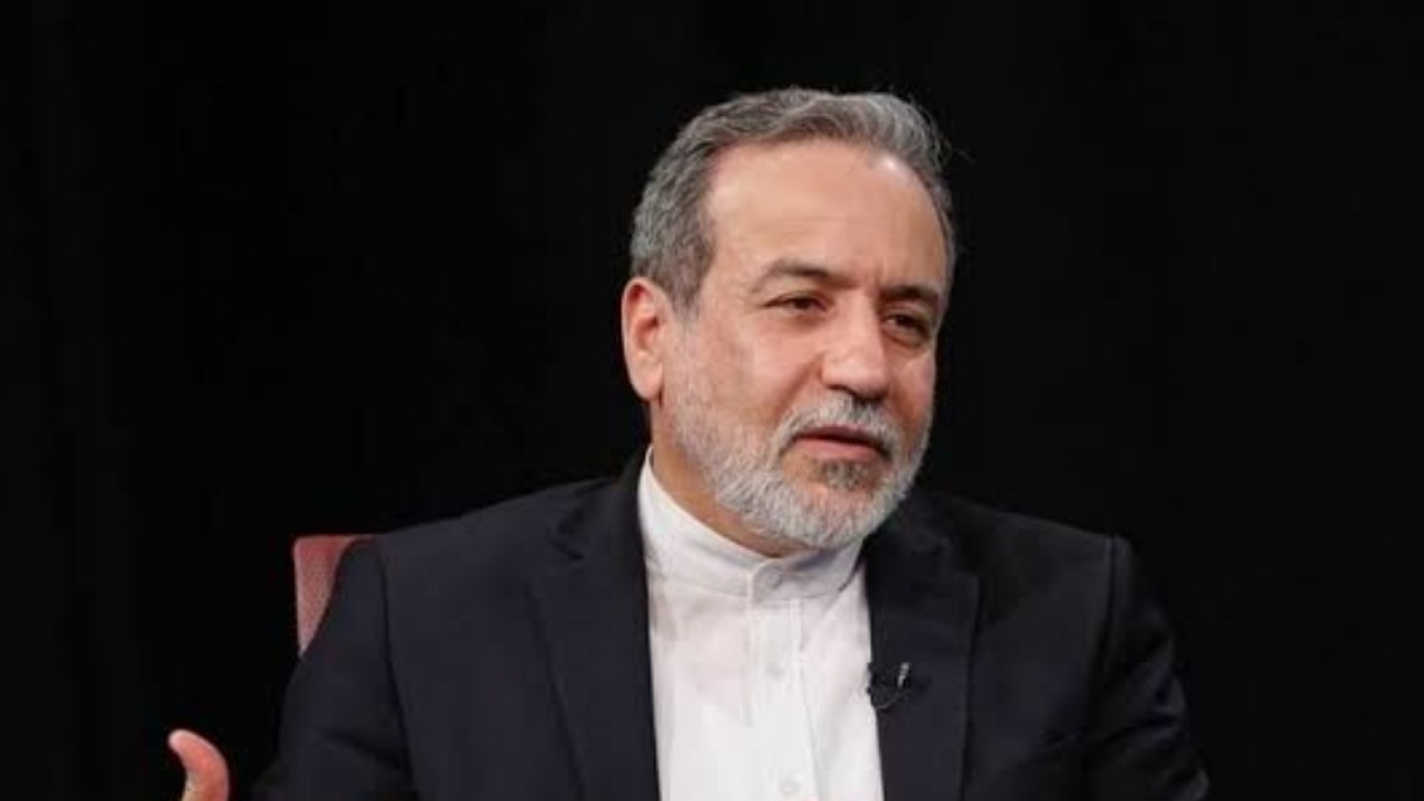 عراقچی: «دست دراز کردن برای دیپلماسی» به این معنا نیست که بمبافکن بفرستید