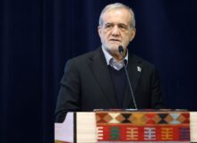 دیگر دلار ۲۸ و ۷۰ هزار تومانی به کسی نمی‌دهیم/ یارانه حذف نمی‌ شود