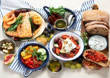 ۹ غذایی که می‌توانید بدون ترس از افزایش وزن از آنها لذت ببرید