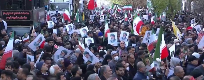 عزم راسخ ملت برای مقابله با آمریکای جنایتکار در تشییع شهدای امنیت تهران