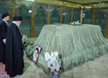 رهبر انقلاب در مرقد مطهر امام راحل(ره) حضور یافتند