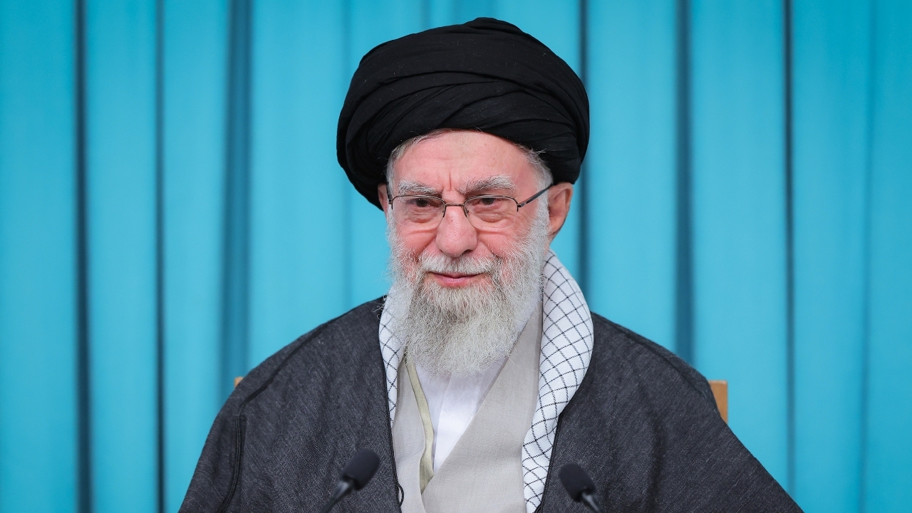 حضرت آیت الله خامنه‌ای: ۲۲ بهمن دشمن را مأیوس کنید
