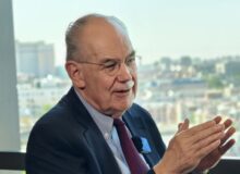 مرشایمر: ایران تقریبا تمامی برگ برنده‌ها را دراختیار دارد/ ترامپ شکست را بپذیرد