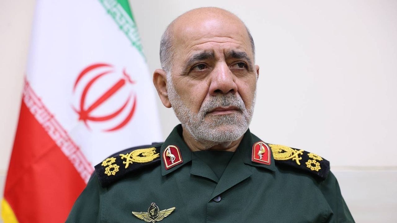 فرزندان ملت در نیرو‌های مسلح دست به ماشه آماده شلیک به قلب دشمن هستند