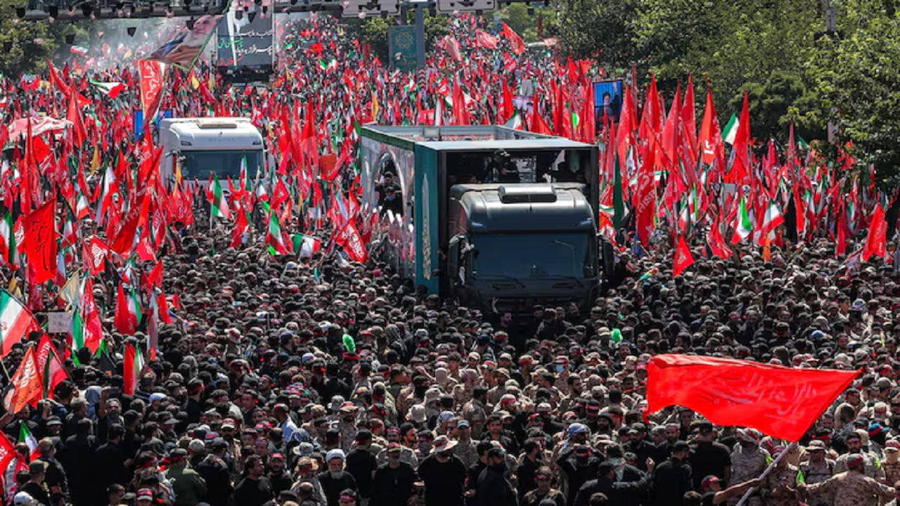 حیرت رسانههای خارجی از تشییع باشکوه رهبر شهید در قم؛ چیزی فراتر از یک «وداع ملی»
