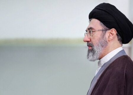 رهبر معظم انقلاب خطاب به محصلان: همواره پاسدار هویت ملی و پرچم نظام اسلامی باشید